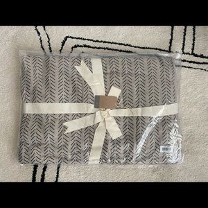 Kyte Baby New Khaki Herringbone Youth Blanket